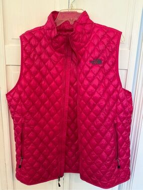 The North Face Women's Bright Pink Quilted Packable Vest
